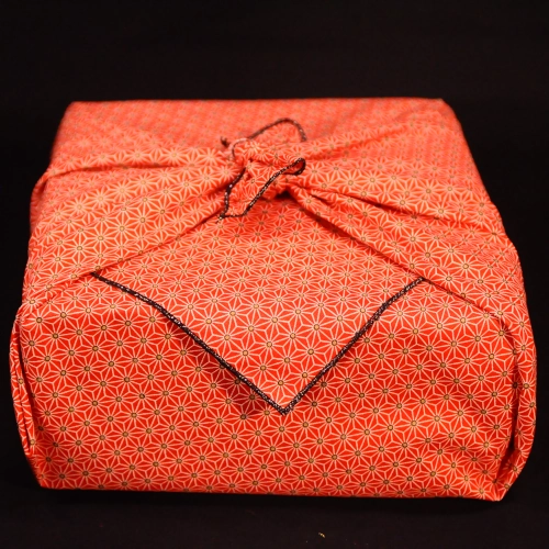 Furoshiki à motifs, une alternative durable et esthétique aux papiers cadeaux jetables